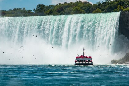 Ultimate Niagara Falls Tour from Toronto with Boat & Lunch