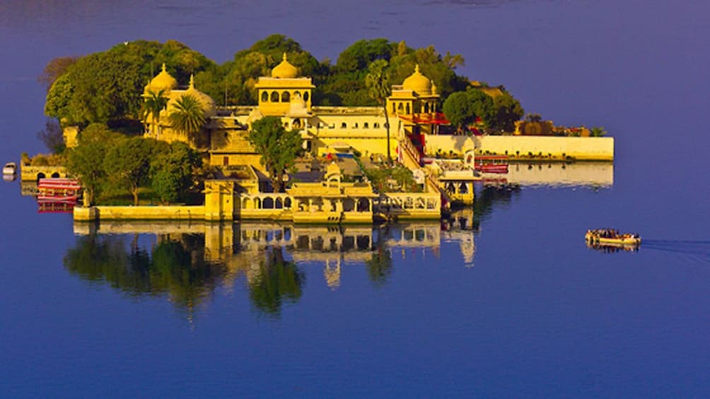 Golden Triangle Tour with Udaipur from Delhi