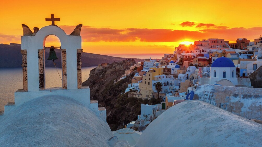 Santorini Volcano Cruise With Hot Springs, Thirassia and Oia Sunset