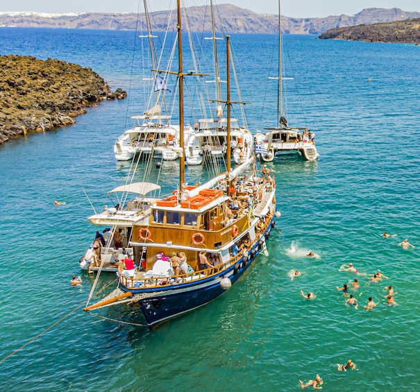 Santorini Volcano Cruise Including Hot Springs and Thirasia