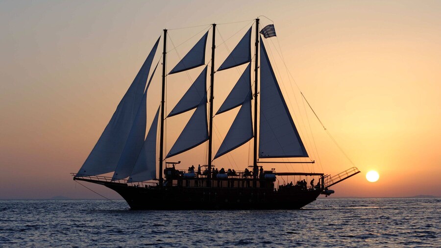 Santorini Sunset Dinner Cruise Including Nea Kameni Visit
