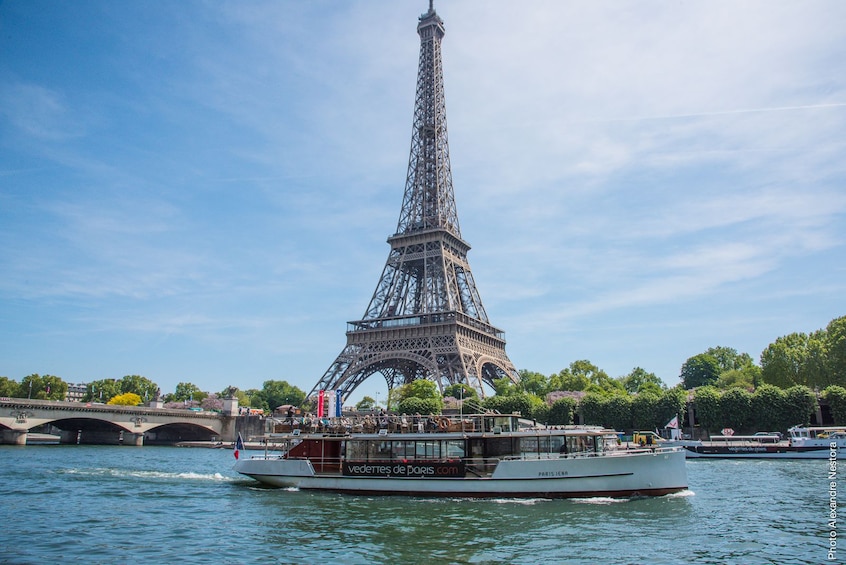 Boat passes by the Eiffel Tower in Paris