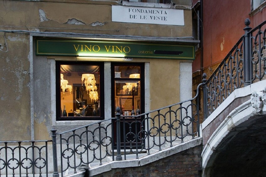 Vino Vino storefront in Venice, Italy