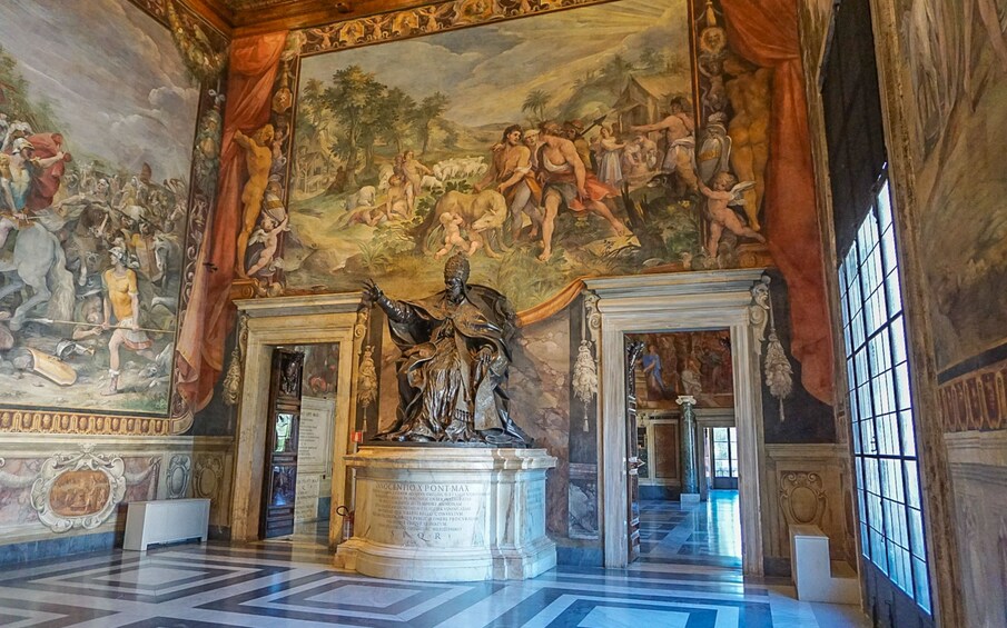 Frescos and statues in the Capitoline Museums