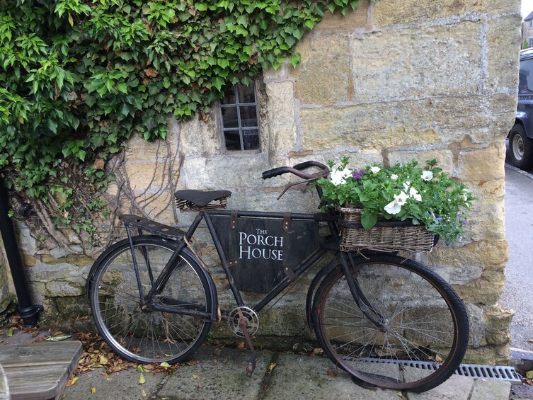 Show item 2 of 6. Cotswold Explorer Tour