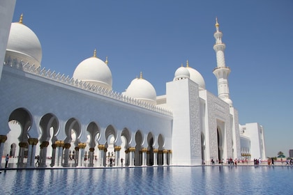 Abu Dhabi all day tour with lunch from Dubai
