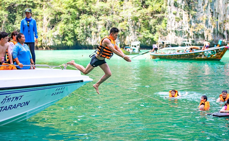 Snorkeling Tour to Phi Phi Islands From Krabi