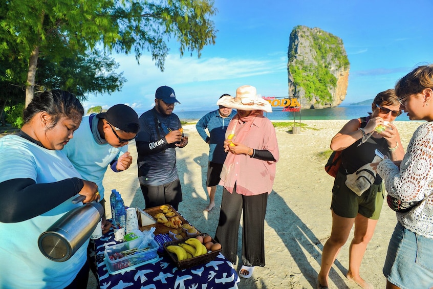 Early Bird Phi Phi Island & 4 Islands Tour From Krabi