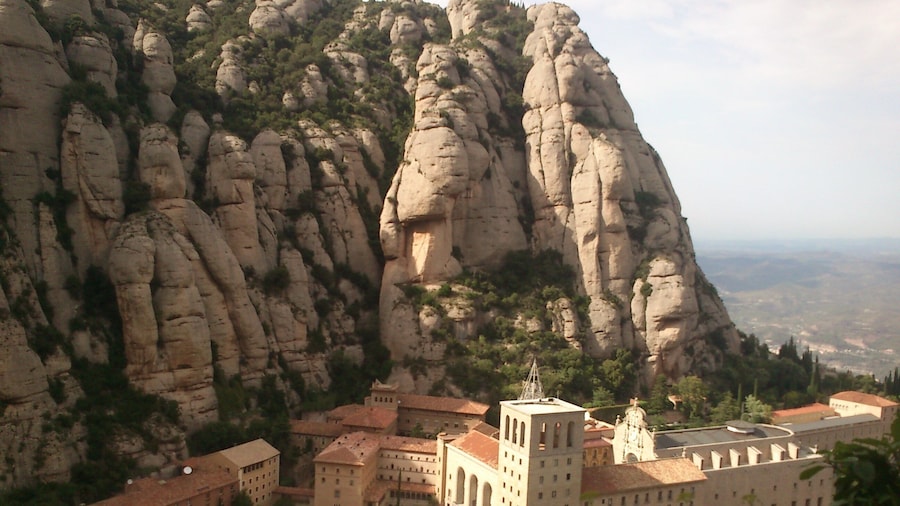 Easy Montserrat Bus Tour