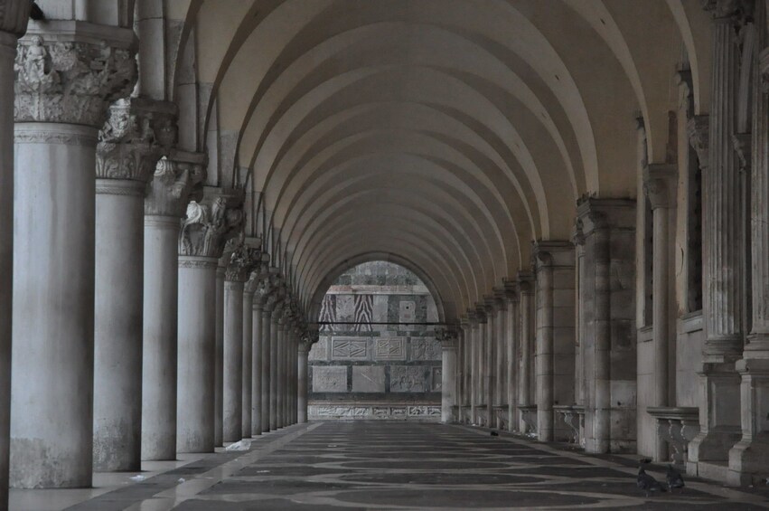 Corridor with large cameras at Doge's Palace