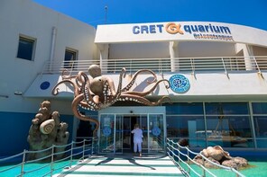 Dinosaur Park & Creta Aquarium Private Tour