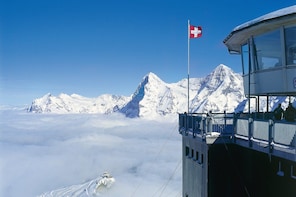 Schilthorn - 007-James Bond world starts in Zürich