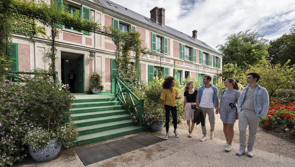 Audio Guided Giverny & Versailles with lunch