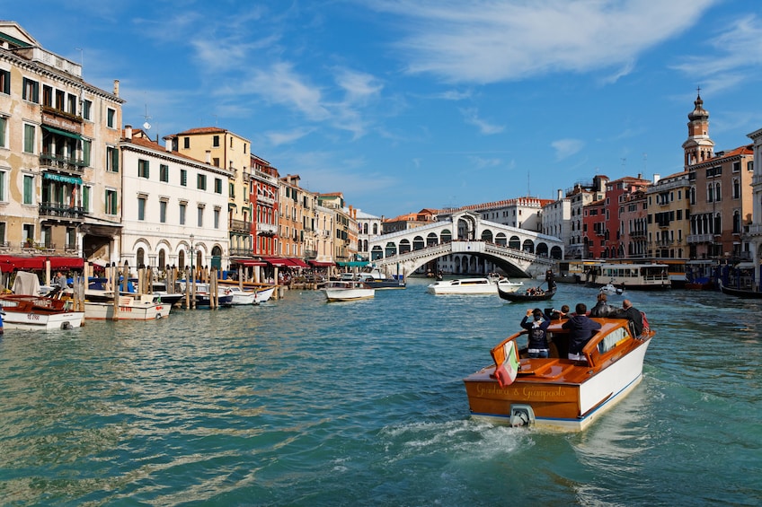 Grand Canal: 100 Amazing Palaces Boat Tour Small Group