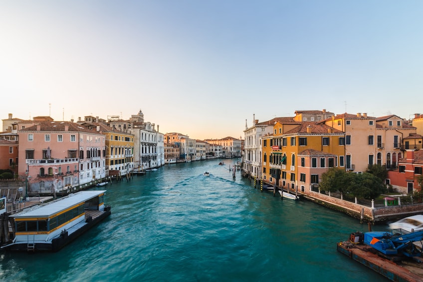 Grand Canal: 100 Amazing Palaces Boat Tour Small Group