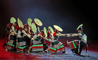 Kunming Night Tour to Green Lake Park & Dynamic Yunnan Show