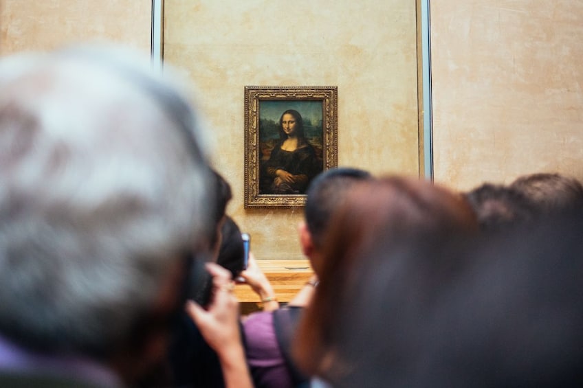 Crowds in front of the Mona Lisa