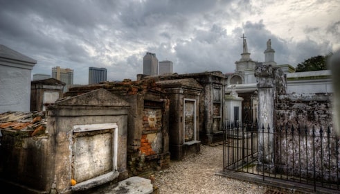 orleans cemetery louis st haunted tour story tomb tells every tours city spots five explore expedia paranormal scare ghost halloween