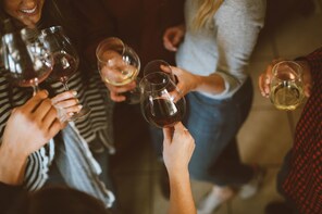 Waterfalls, history and a bit of wine daytour -Private tour