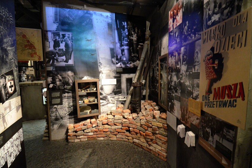 Palace of Culture & Science and Uprising Museum: SMALL GROUP
