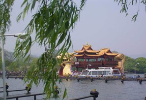Wuzhen Water Town and West Lake Day Tour in Hangzhou