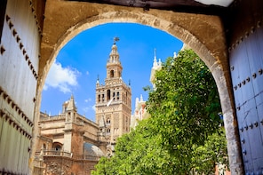 Combo of Seville: Cathedral, Alcazar and Giralda with Ticket