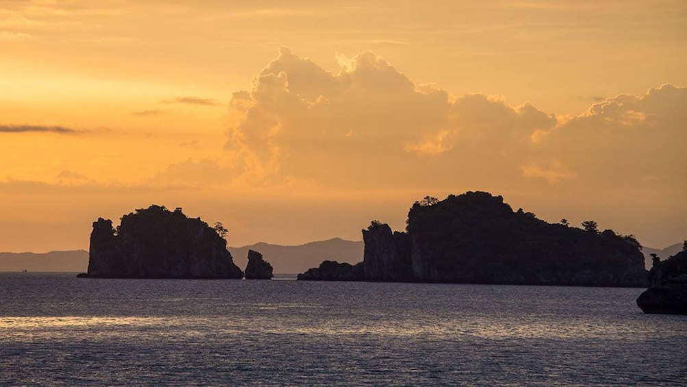 Krabi 4 Islands Snorkeling with Sunset Cruise Dinner