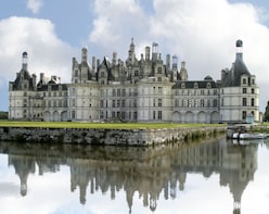 Royal Loire Valley: Blois, Cheverny, Chambord & Wines LVT-D1
