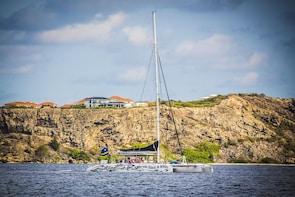 Sailing and snorkelling along the Curacao coast