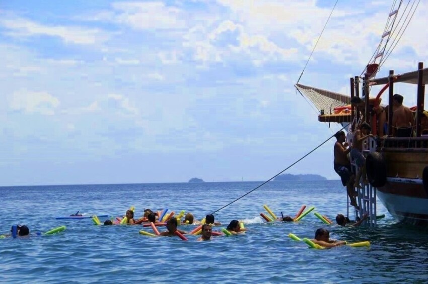 Boat Tour To Angra Dos Reis Beaches
