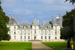 LOIRE VALLEY CASTLES by train - Day trip from PARIS