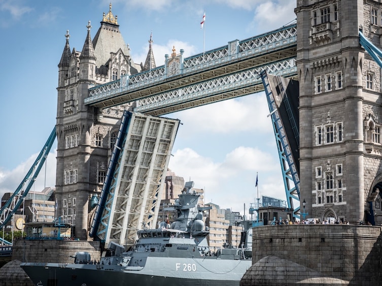 Explore Tower Bridge & Westminster Walking Tour