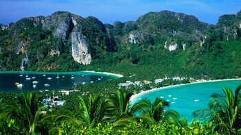 Snorkeling to Phi Phi Islands by Speedboat from Koh Lanta