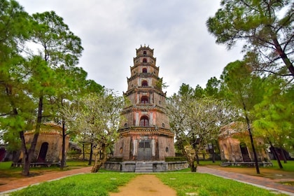 Hue Citadel - Thien Mu Pagoda och Kungliga graven från Da Nang