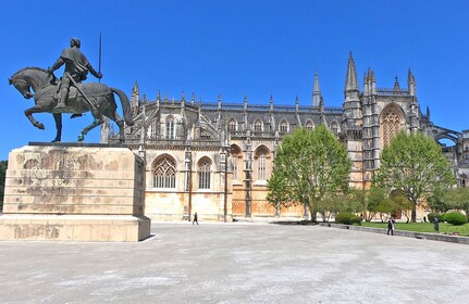 Batalha Monastery and Fátima Shrine by the countryside route