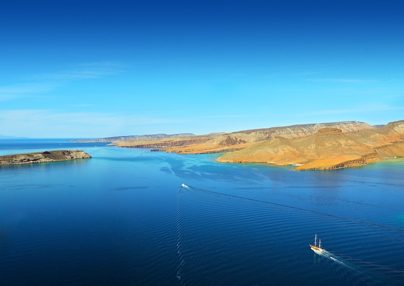 All-Inclusive Sailing, Snorkeling Espiritu Santo Island