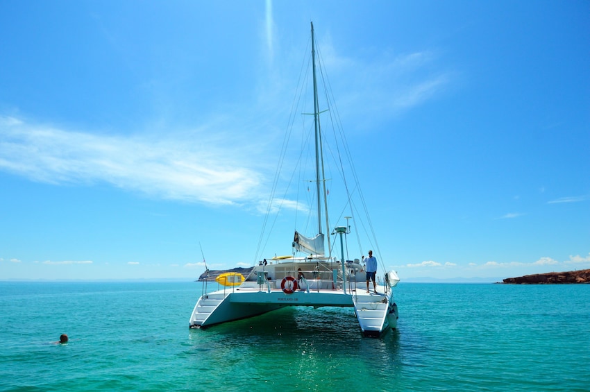 All-Inclusive Sailing, Snorkeling Espiritu Santo Island