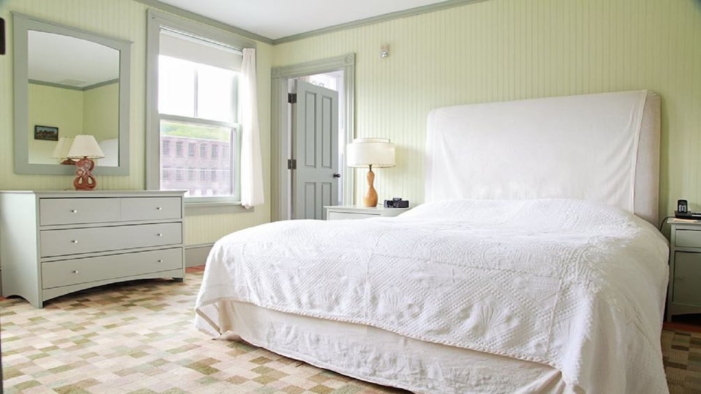 Show item 5 of 10. All-Inclusive Luxury Group Tour of Vermont