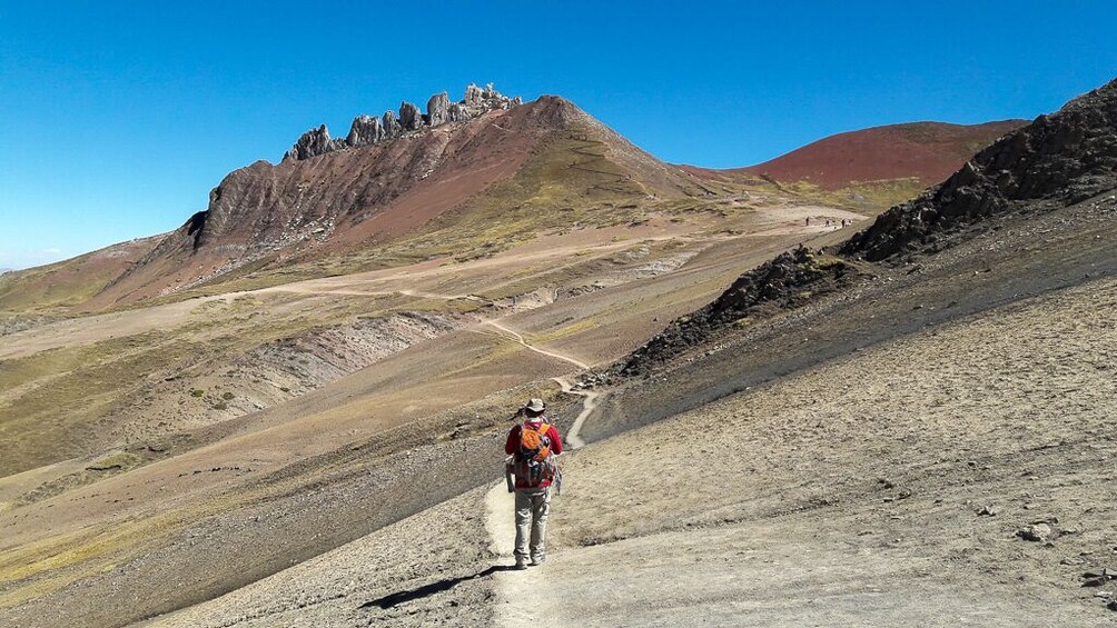 Cusco:Full-Day Trekking in Palccoyo Rainbow Mountain 