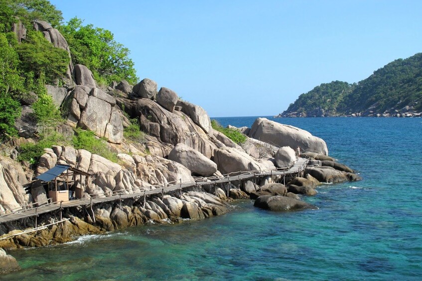 Small path on the coast of Koh Nang Yuan