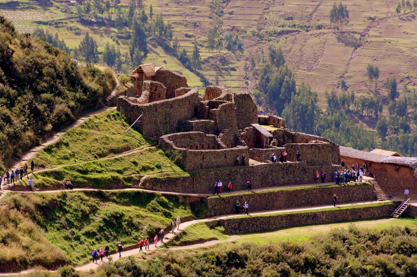 2-Day Tour to the Sacred Valley & Machu Picchu