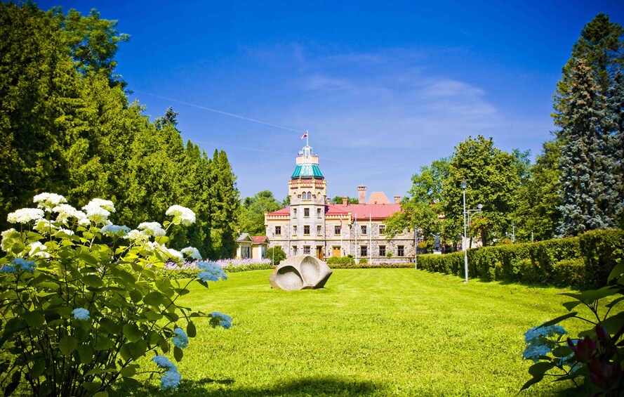PRIVATE GUIDED TOUR: 8-hour Sigulda & Cesis