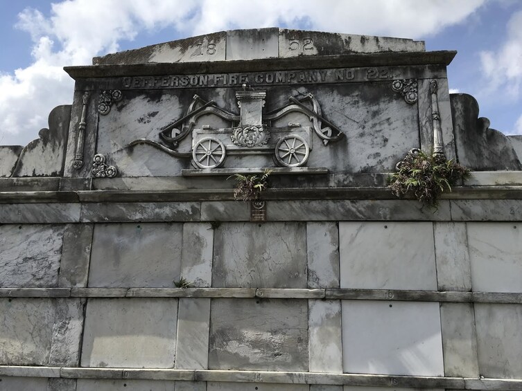 Discover the history of New Orleans facinating cemeteries