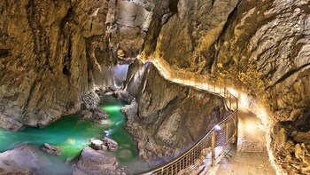 Caves, Karst & Wine