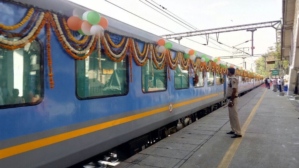Taj Mahal Tour From Delhi By Indian Super Fast Train