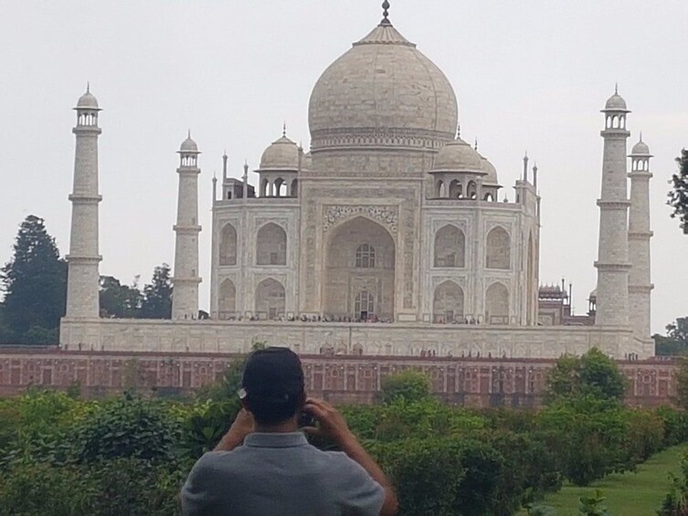 Full Day Agra Local - Taj Mahal , Agra fort Mehtab Garden.