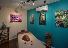 60 MINUTE LOMILOMI MASSAGE