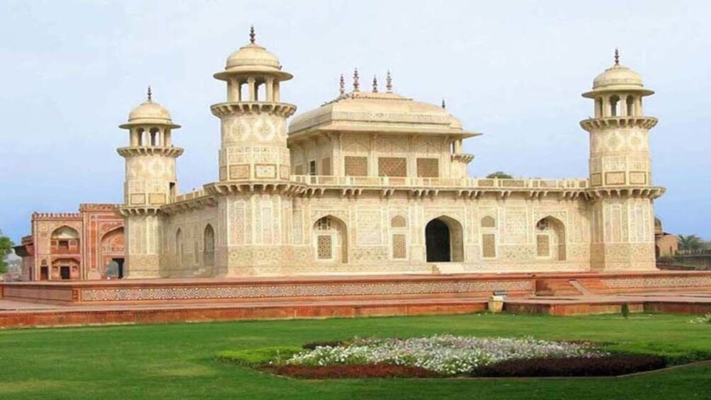 Taj Mahal Sunrise & Sunset Tour for 2 Days by Express Train