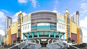 Private FullDay Jakarta Shopping Tour with Travel Insurance