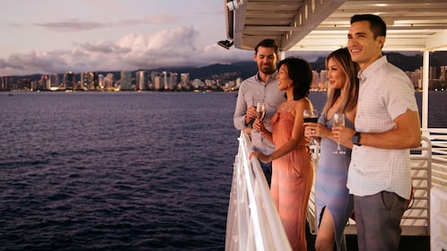 Waikiki Sunset Cocktail Cruise Aboard the Majestic